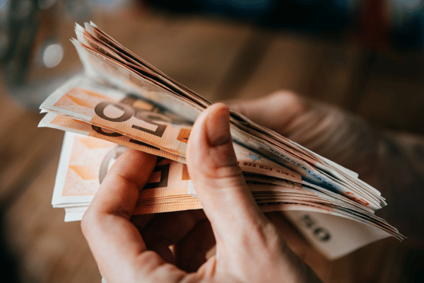 des billets de 50 euros