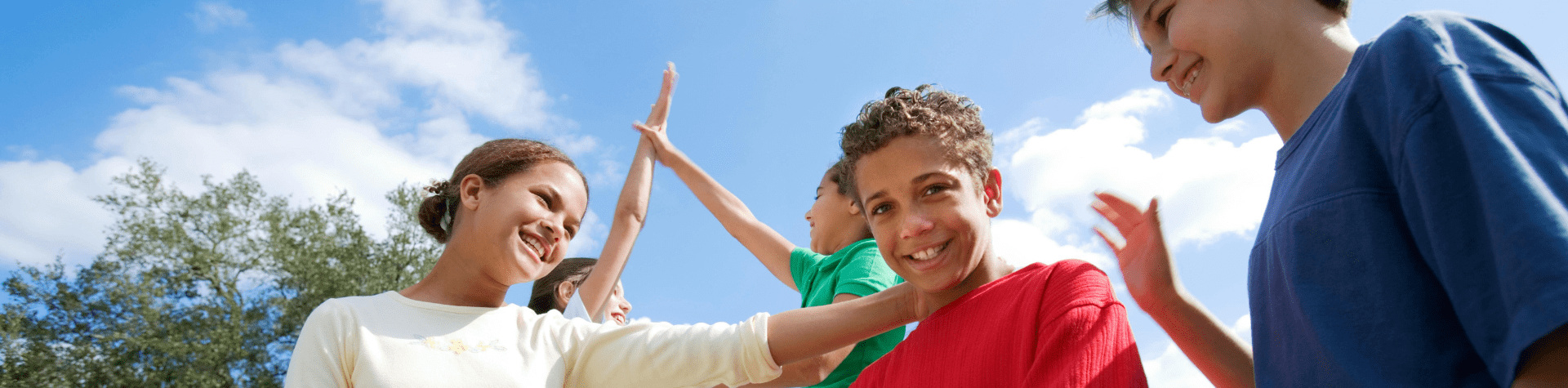 enfants jeux header enfant jouant ensemble